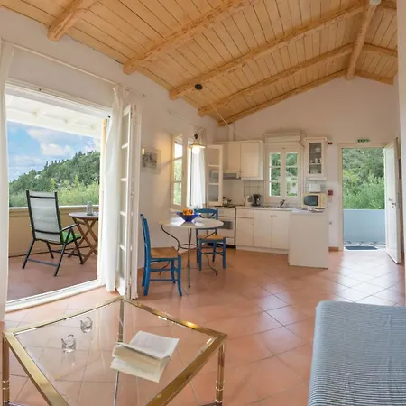Apartment Mit Gemeinsamem Grossen Pool Und Kinderbecken